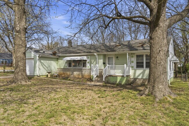 Photo - 1736 N Kentwood Ave