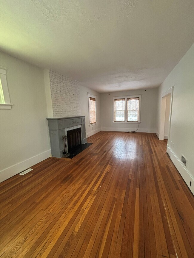 Photo - 135 Maria St