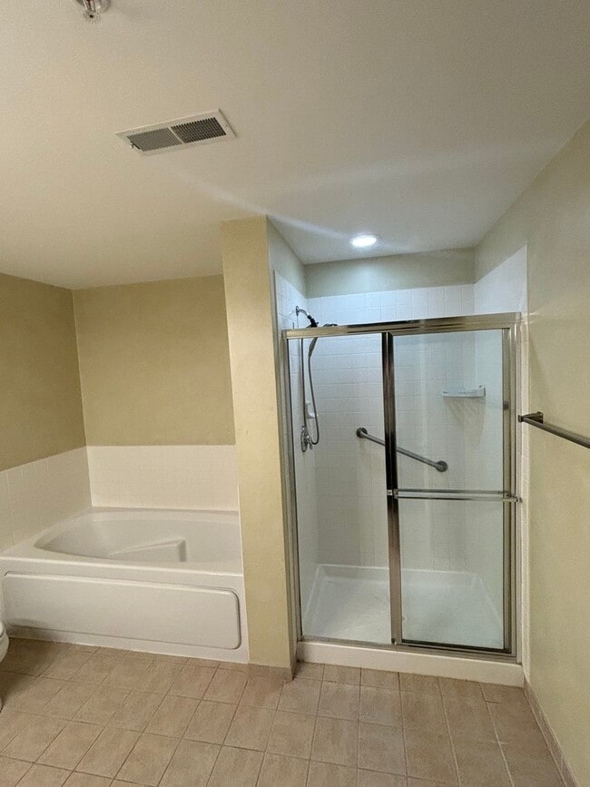 Photo - 135 S York St Unidad 314