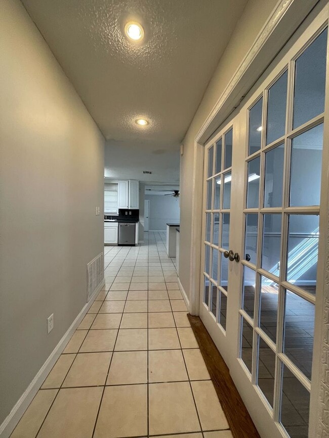 Photo - 6646 Pinebrook Dr