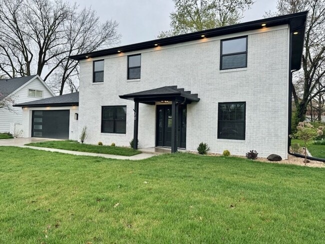 Building Photo - Beautifully Renovated Carmel Home!