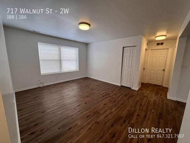 Building Photo - 717 Walnut St Unit 2W