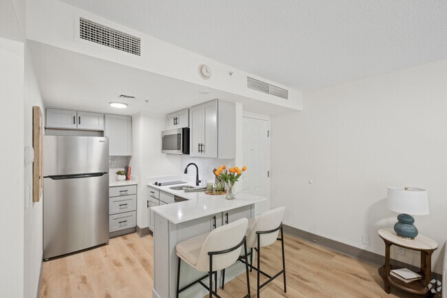 1BR, 1BA - 371SF - Dining Room/ Kitchen