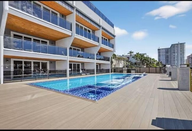 Building Photo - 3826 NE 171 St