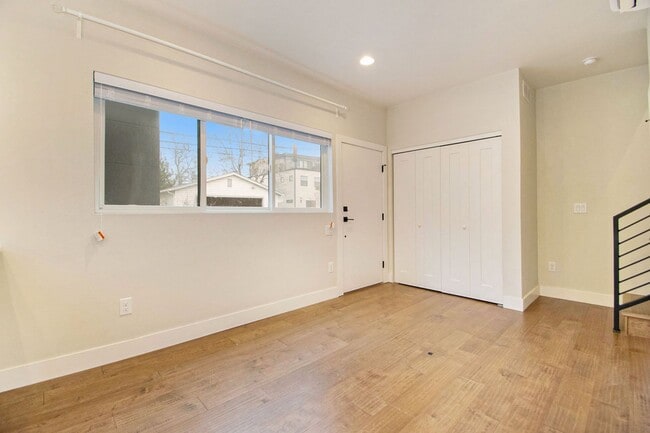 Photo - 1 Bedroom 2 Bathroom Luxury Brand New Town...
