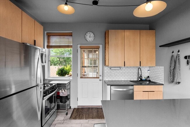 Photo - 4862 N Ashland Ave Unidad 3E