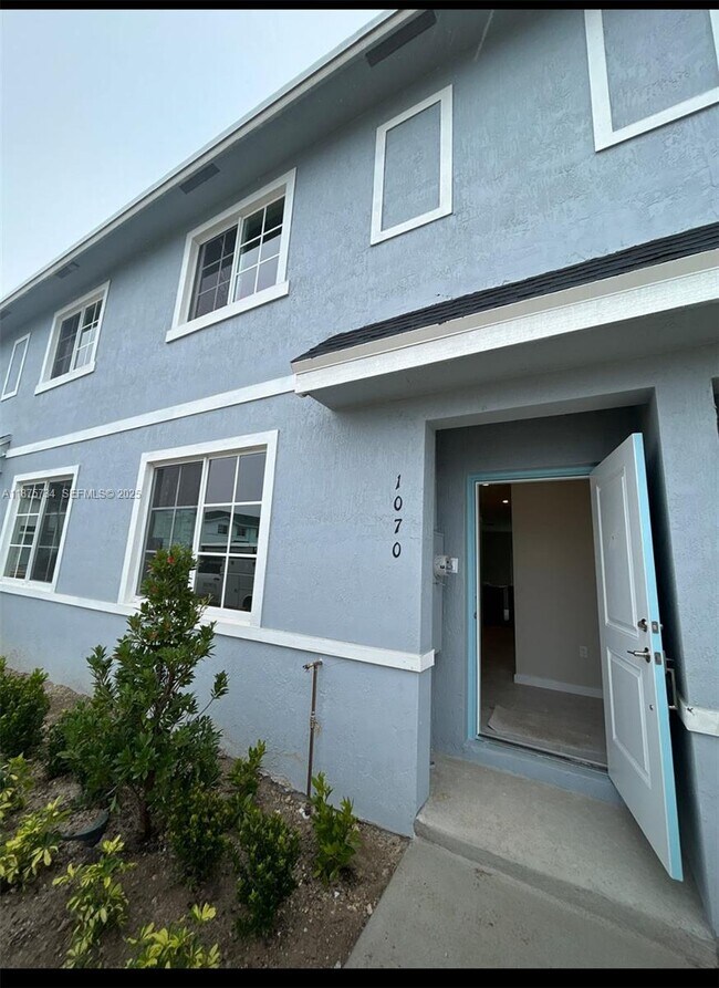 Photo - 1070 W Davis Pkwy