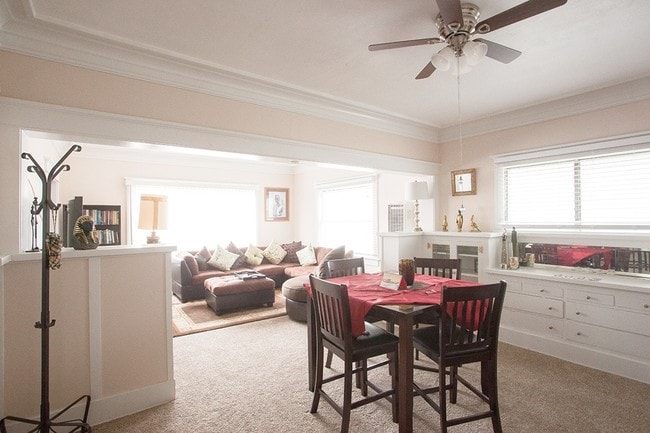 Photo - 717 E 1st St