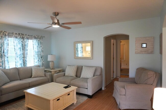 Photo - 101 W Meyran Ave