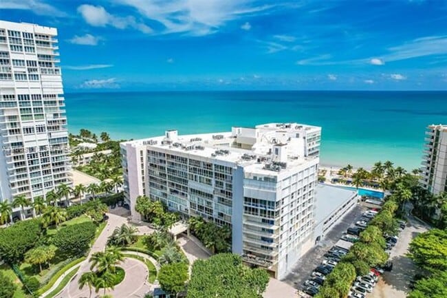 Building Photo - 600 Grapetree Dr Unit 600 Grapetree Dr # 4DS