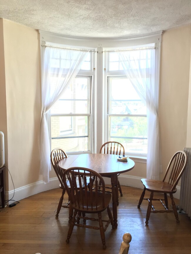 Building Photo - 1677 Beacon St Rental