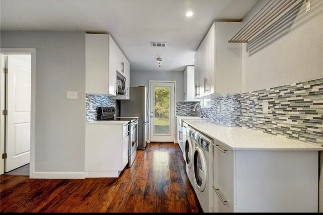 Photo - 1120 Estes Ave Unit B