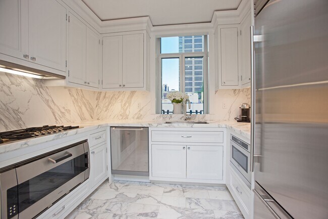 Photo - 132A E 65th St