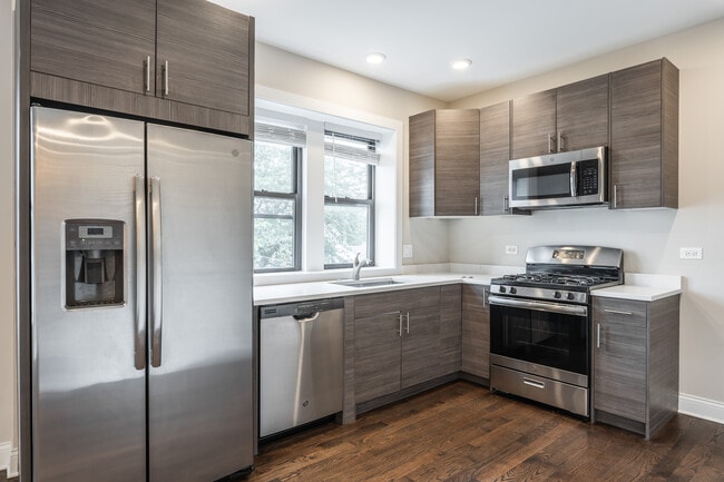 Building Photo - 2238 N Sawyer Ave Unit 2W