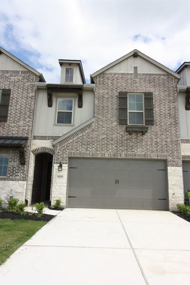 Building Photo - 6527 Scarlet Pond Ln