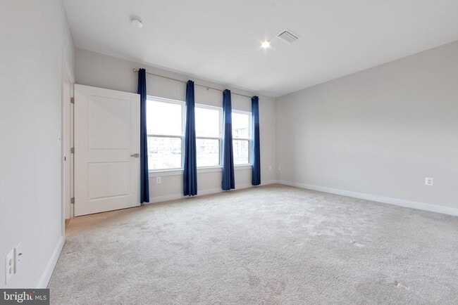 Photo - 46320 Mount Milstead Ter Unidad 305