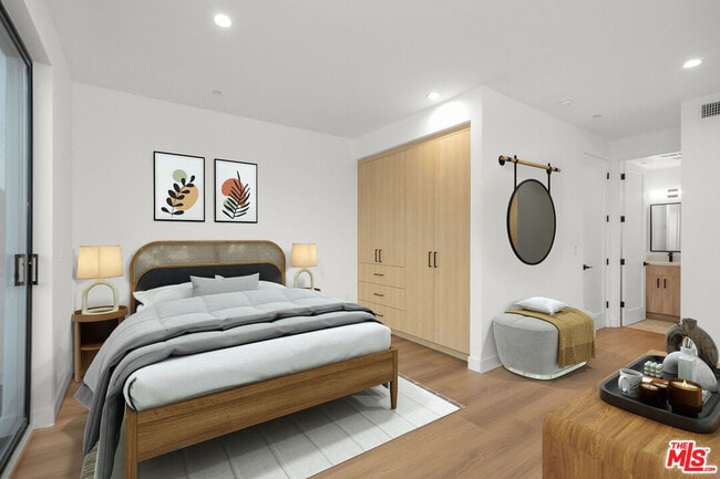 Photo - 1649 Selby Ave