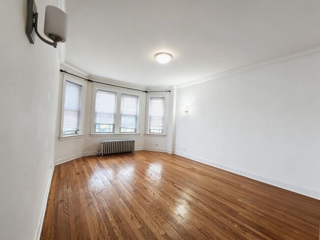 Photo - Spacious 2bed/1bath With Vintage Touches and Updated Kitchen Unit 2724-1W-P1