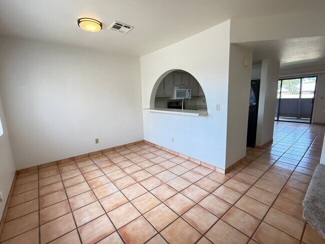 Photo - 611 W 13th St