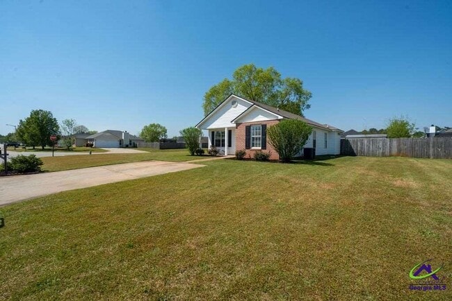 Photo - 100 Strawbridge Ln