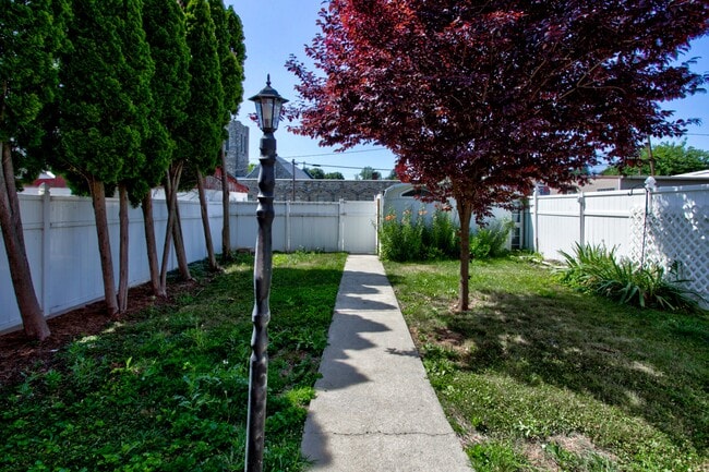 Photo - 513 Locust St Unit 2 - Rear Apartment