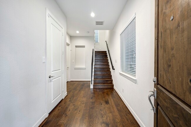 Photo - 5932 Petty St