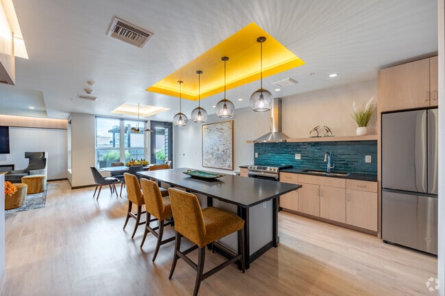 B7 Lounge - Kitchen