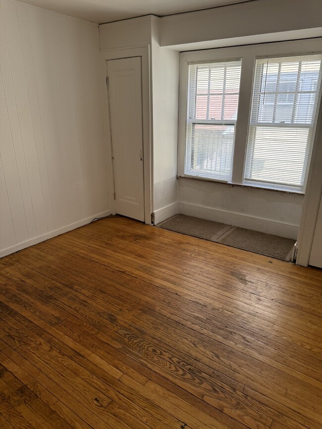 Photo - 4 Bedroom / 1 Bathroom