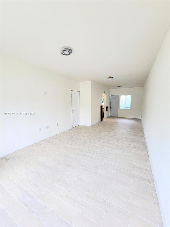 Photo - 483 NW 84th Ln