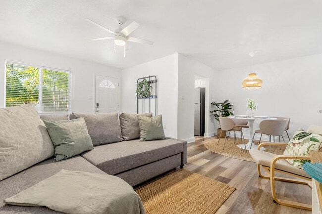 Building Photo - 104 1st St Rental