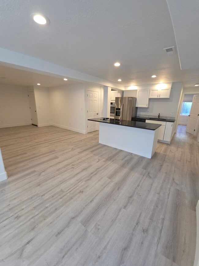 Building Photo - 7169 W Hawker Ln