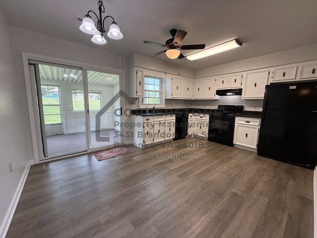 Photo - 1103 Lakeview Pl