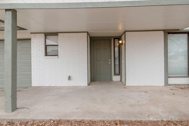 Photo - *One Month Free Move-In Special!* Freshly remodeled 4BD + office/flex space home with 2.5 bathroo...