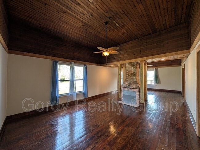 Photo - 5443 10th St