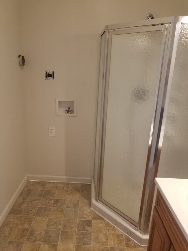 shower / bathroom - 20 Water St Unit Apt #2