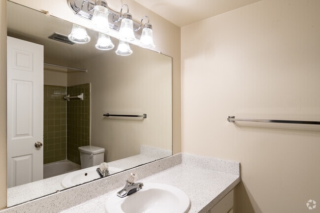 2BR, 1BA - Taft - 1,000SF