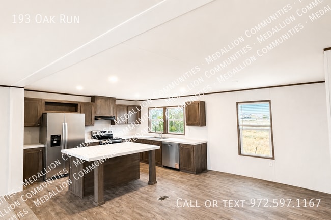 Photo - 193 Oak Run