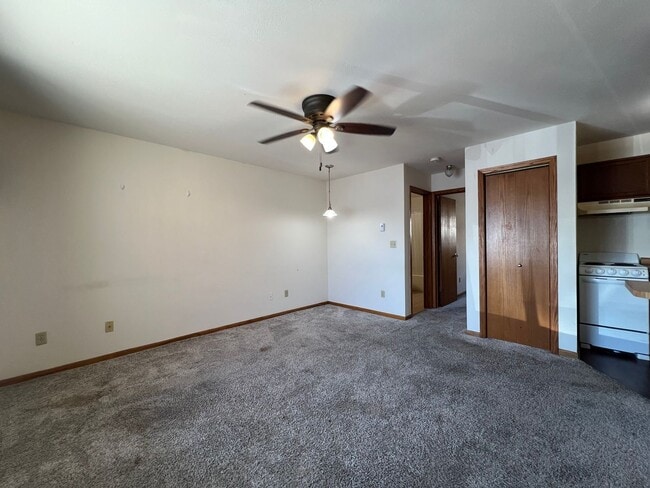 Photo - Cozy 1-Bed, 1-Bath Main Level Apartment Wa... Unidad A229-9