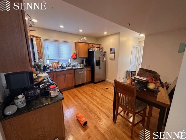 Building Photo - 25 Lewis St Unit 3 Rental