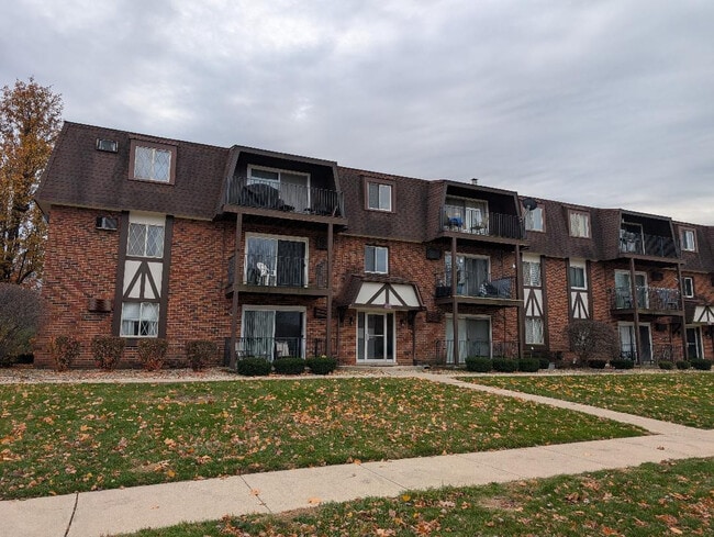 Building Photo - 5723 129th St Unit 7F