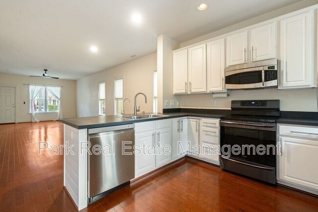 Photo - 44 Danbury Ct