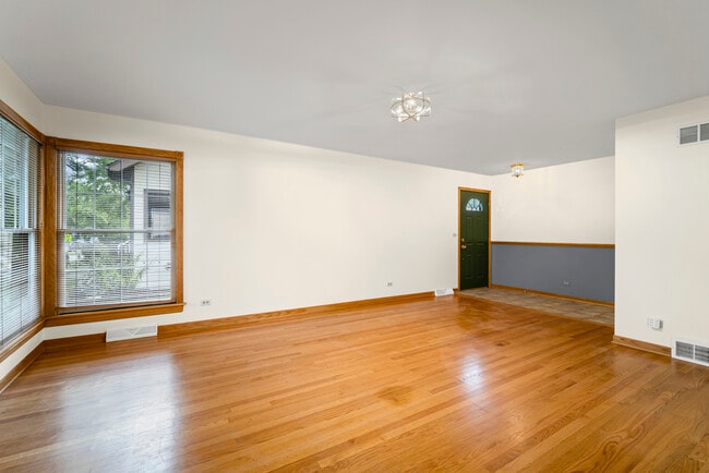 Photo - 421 N Elm St