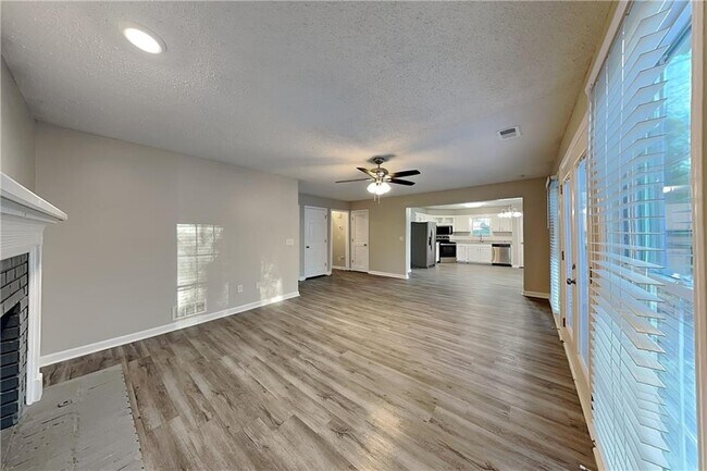 Photo - 4203 E Emerald Dr NW