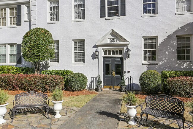 Building Photo - 21 Peachtree Memorial Dr NW Unit 8