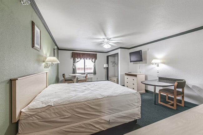 Building Photo - 1025 Swanson St Unit 212