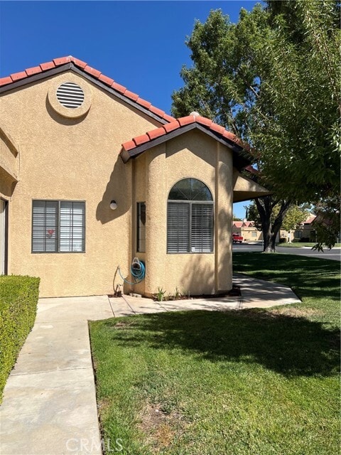 Photo - 19144 Frances St