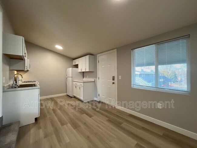 Photo - 877 N 26th St Unidad 307