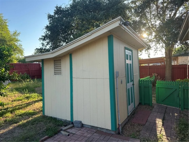 Photo - 1026 Northcliff Dr