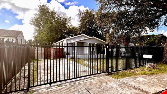 Building Photo - 2260 NW 91st St Unit B-B Rental