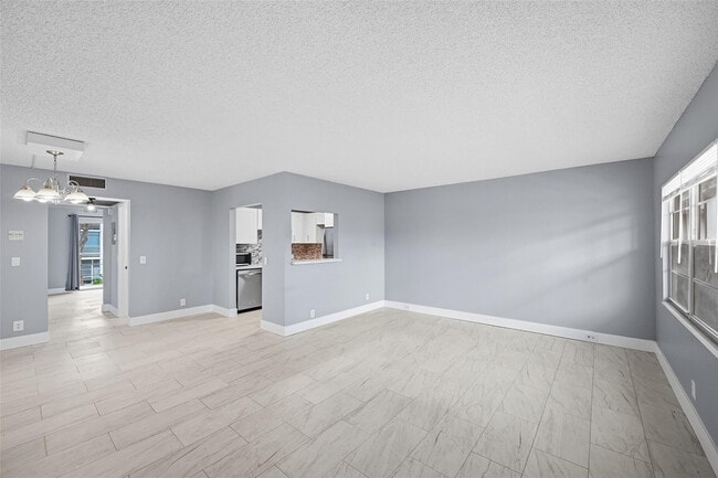 Building Photo - 436 Fanshaw K Unit 436